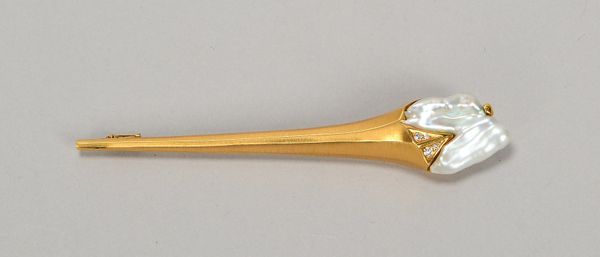 Brosche, 750 GG (gest.), mit Muschelbesatz und Diam.; Länge 8 cm, Gew. 9,80 g