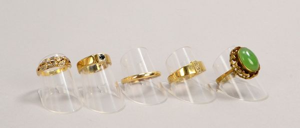 5 Ringe, versch. Goldgehalte und Steine, RG 60; Gew. 333 GG. 4,20 g, Gew. 585 GG: 2 g