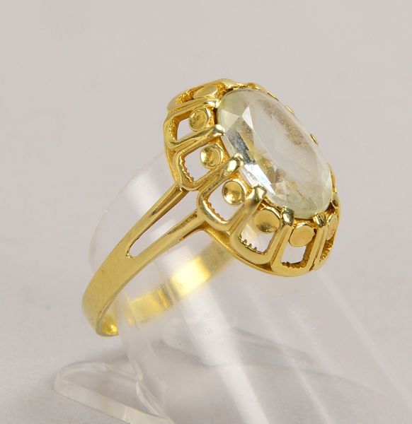 Ring, 585 GG (gest.), mit facettiertem Aquamarin im Ovalschliff; RG/55/56, Gew. 4 g