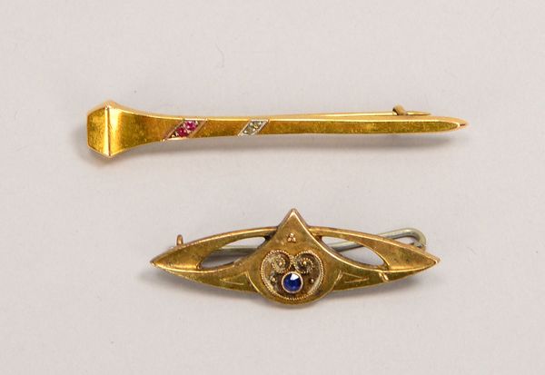 2 Broschen, 585 GG (gest.), versch. Ausf., mit Schmucksteinbesatz; Gew. 4,50 g