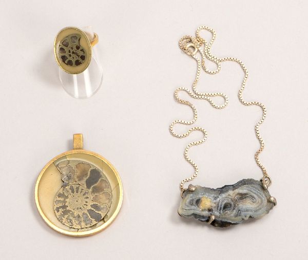 Anh./Ring, 925 Sterlingsilber, mit Ammoniten; und Silberkette mit fossilem Anh.