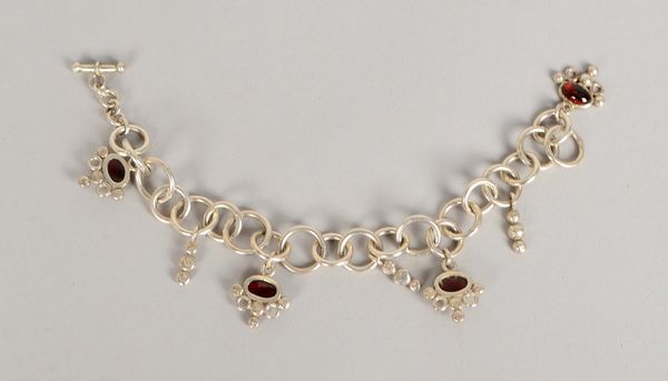 Bettelarmband, Silber, mit 4-f. Turmalinbesatz im Cabochonschliff; Gew. 43 g