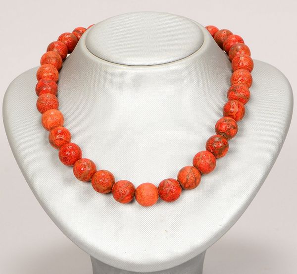 Collier, mit Schaumkorallen-Perlen/Perle Ø 13 mm, mit Magnetschließe; Länge 44 cm
