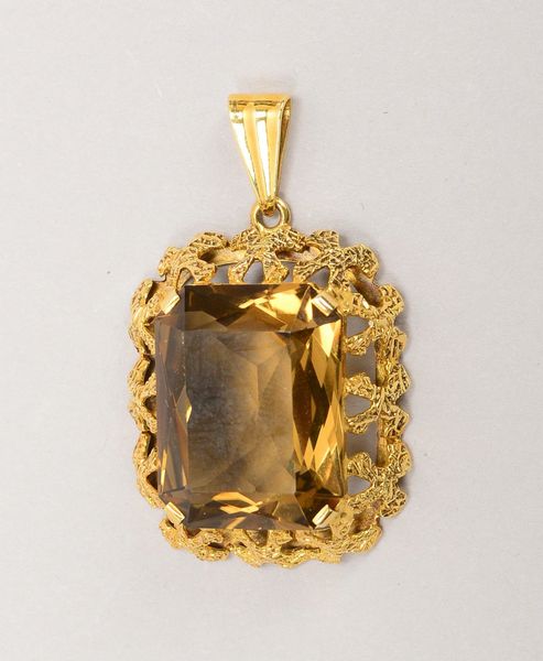 Anhänger, 585 GG (gest.), mit Rauchtopas im Scherenschliff; Maße 26 x 30 mm, Gew. 10,20 g