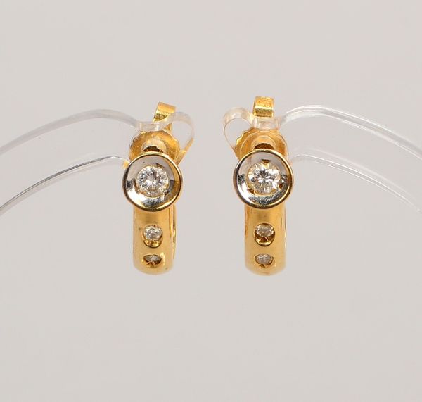 Paar Ohrstecker, 585 GG, mit je 3-fachem Brillantbesatz; Gew. zusammen 2,50 g