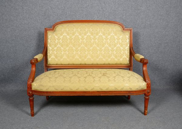 Sofa, Holzrahmen teils geschnitzt, Stoffbezug; Lehnhöhe 110 cm, Breite 135 cm