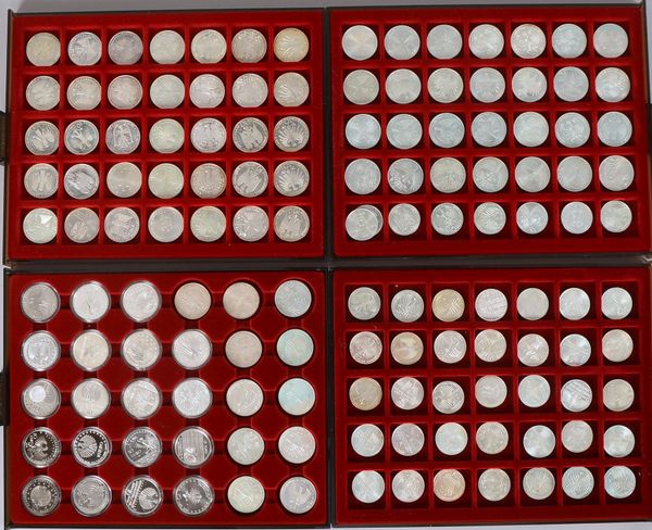 Münzkonvolut: 98x '10 DM/EUR', und 43x '5 DM'-Münzen, in 4x Tableaus