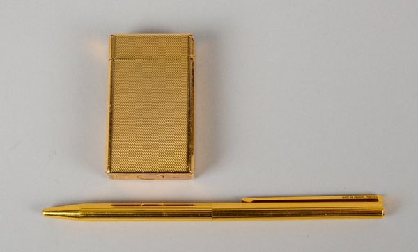 Dupont: 1 Feuerzeug, Länge 6 cm; und 1 Kugelschr., mit Namensgravur, Länge 13,5 cm