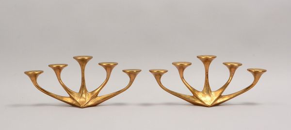 Harjes, Paar Tisch-Kerzenleuchter, Bronze, jew. 5-fl.; Höhe 14,5 cm, Breite 33,5 cm
