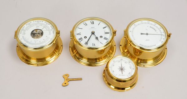 Maritimes Konvolut: Schiffsuhr, Barometer, Hygrometer; anbei kl. Barometer