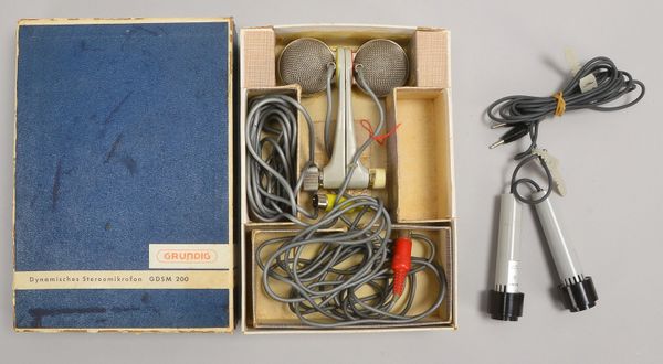 Dyn. Stereo-Mikrofon, Grundig 'GDSM 200', in OVP; dazu 2x Sony-Stereo-Mikrofone