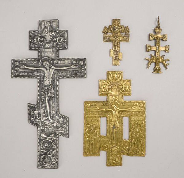 4 Reise-Kreuze (Russland), Bronze und Zinn, untersch. Ausf.; Höhe 11 cm - Höhe 35 cm