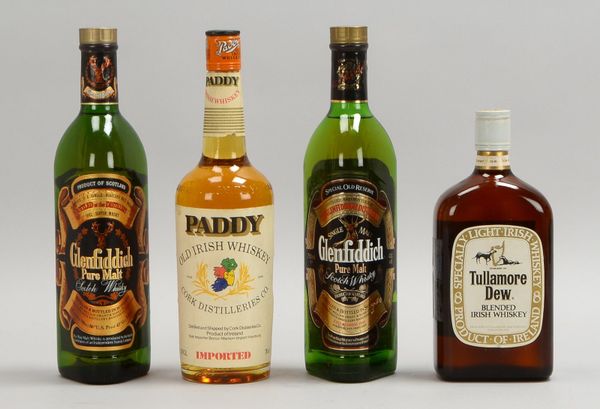 Sammler-Whisk(e)ys, 4 Fl.: Glenfiddich Scotch, Paddy Whiskey, und Whiskey Tullamore Dew