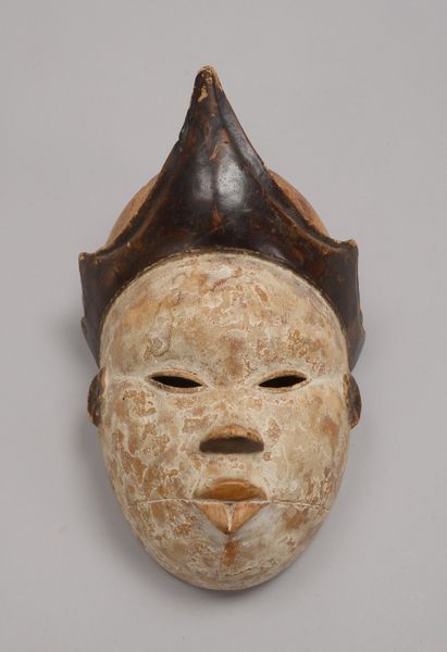Tanzmaske/Ritualmaske, partiell weiß gefasst; Höhe 26 cm, Breite 18 cm