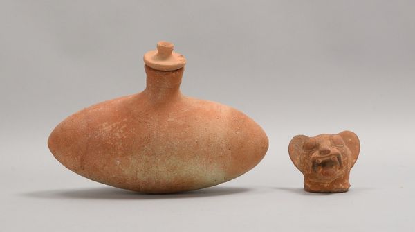 Antikes Gefäß (wohl röm.), Ton/Keramik, Stopfen evtl. ergänzt(?); Breite 30 cm