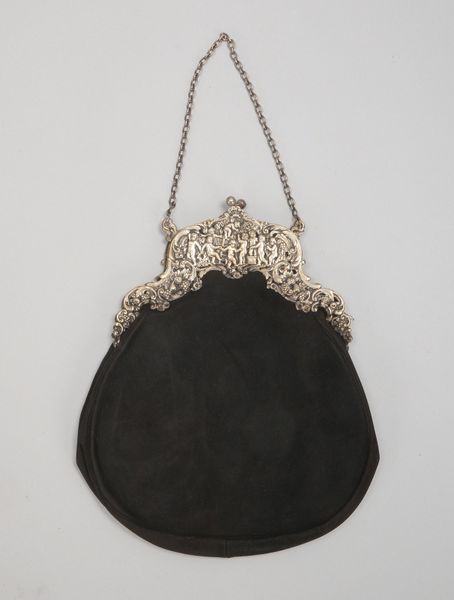 Antike Abendtasche, fester Samtstoff, 800 Silber-Montierung/Reliefdekor, an Kette