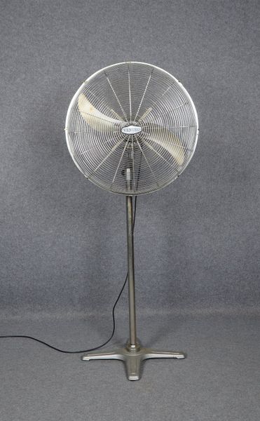 Gr. Standventilator, Ventec, 220 V/220 W; Kopf ca. Ø 70 cm, Höhe ca. 170 cm