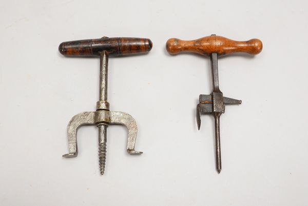 2 Winzerei-Utensilien, alt: Fass-Spundzieher und Spundlochbohrer, Eisen/Holz