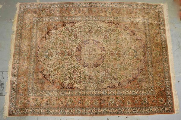 Seidenteppich (wohl Hereke), Seide auf Seide, mittelfeine bis feine Kn., gleichm. Flor