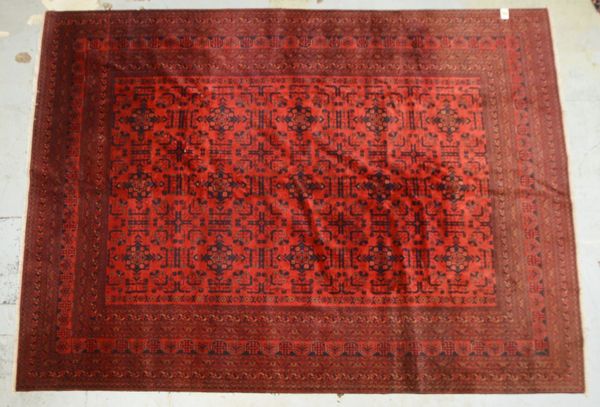 Afghan. Orientteppich, mittelf. bis feine Kn., Flor in gutem Zustand; Maße 347 x 252 cm