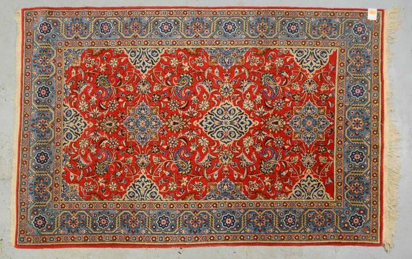 Ghom, mit kl. Seidenanteilen, mittelfeine Knüpfung; Maße 212 x 140 cm (kl. Gebrauchssp.)