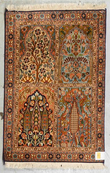 Orientteppich, feste mittelfeine bis feine Kn., Feldermuster, Flor in sehr gutem Zust.