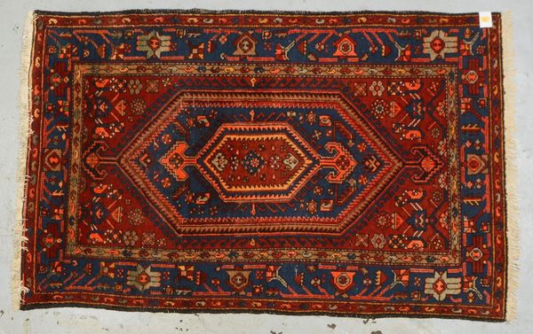 Orientteppich, Maße 202 x 129 cm (stellenweise kl. Gebrauchssp.)