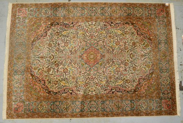 Seidenteppich (Kaschmir/Indien), feine Kn.; Maße 306 x 217 cm (Flor mit Gebrauchssp.)