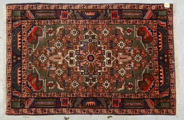 Orientteppich, dichte mittelfeine Kn., hochflorig - guter Zust.; Maße 109 x 62 cm