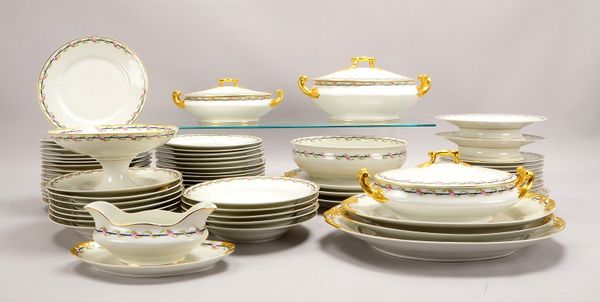 Limoges, umfangreiches Tafelservice, diverse Teller, Servierplatten und Schüsseln