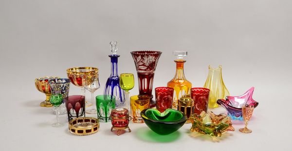 Tischglas-Konvolut (u.a. Böhmen), Kristall, versch. Vasen, Karaffen und Schalen, 20 St.