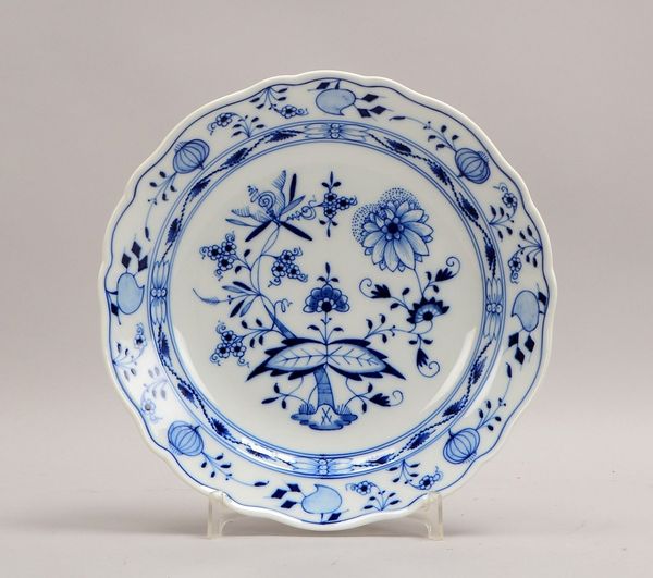 Meissen (I. Wahl), großer Servierteller, mit Zwiebelmuster; Durchmesser Ø 31 cm