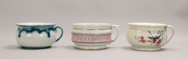 3 Nachttöpfe, mit Bemalung, versch. Dekore/Zierbordüren; Höhe 14 cm, Ø ca. 22 cm