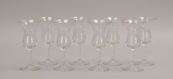 Satz Likörgläser, 8-teilig, Glas mit feiner Ätzung, 8 Stück; Höhe 12 cm