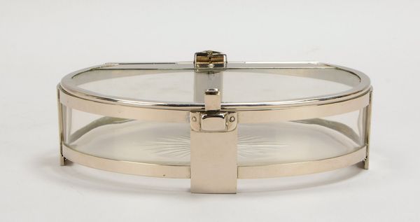 Konfekt-/Gebäckdose, Glas mit Stern beschl., Metallmontur/Silberauflage, mit Glasdeckel