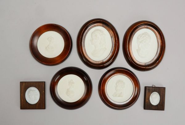 7 Biskuitporz.-Bilder: 5x Meissen-'Museumsausgaben', 2x 'Staatl. Museen zu Berlin'