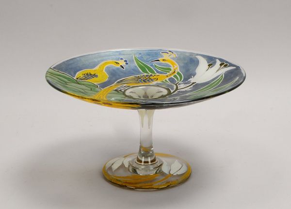 Fußschale, Glas, polychr. Bemalung, 'Pfauenmotiv', (unleserlich) sign.; Ø 31 cm