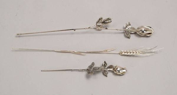 3 Zierobjekte, 925 Silber, florale Ausf.: 2x 'Rose', und 1x 'Kornähre'; Gew. zus. 81 g