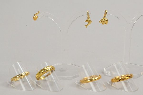 3x Anhänger und 3x Ringe, 585 GG, Gew. 10,50 g; und Ring, 333 GG, Gew. 1,50 g