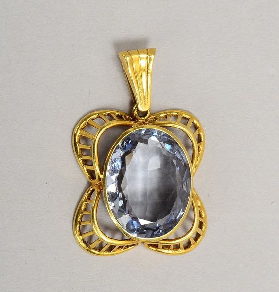 Anh., 585 GG (gest.), mit fac. ovalem Blautopas/Maße ca. 16 x 19 mm; Gew. 8,20 g