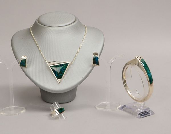 Schmuckset, 925 Sterlingsilber, mit Malachitbesatz: Kette, Armreif, Ring und Ohrclips