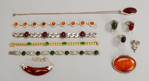 Silberschmuck-Konvolut, versch. Teile/teils mit Schmucksteinbesatz, und 1 verg. Armband