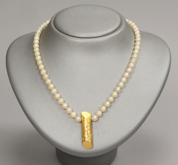 Halskette, mit Perlenbesatz/Ø Perle 6 mm, 585 GG-Anh. mit kl. Diam., verg. Silber-Schließe