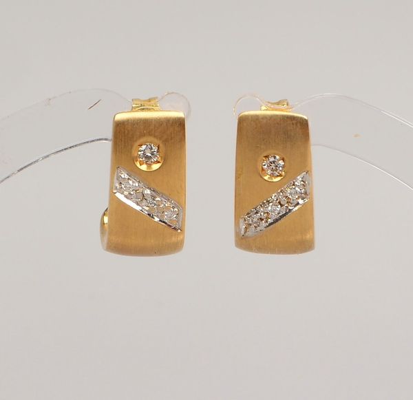 Paar Ohrstecker, 585 GG/WG (gest.), mattiert, mit je 4x kl. Diam.; Gew. 3,70 g