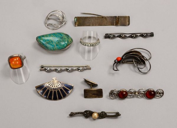 Silberschmuck, versch. Teile und Ausf.; anbei 1 333 WG-Brosche, Goldgew. 2,30 g