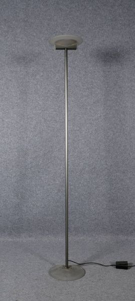 Designer-Deckenfluter, Glasschirm/Sockel, mit schlankem Metallschaft, Dimmfkt.