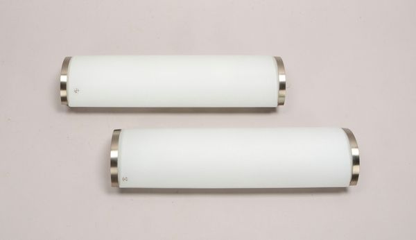 Peill & Putzler, Paar Unterbauleuchten, Chrom und Opalglas; Länge 50 cm, Tiefe 14 cm