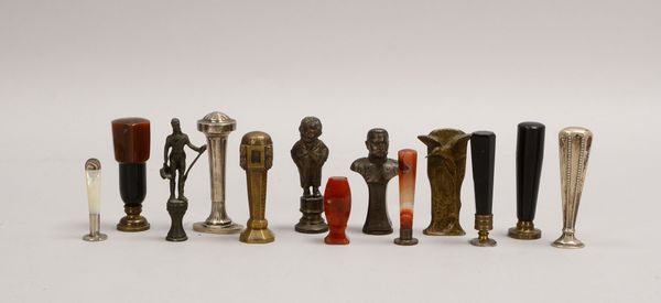 Kleine Petschaft-Sammlung, verschiedene Ausführungen, 13 Stück