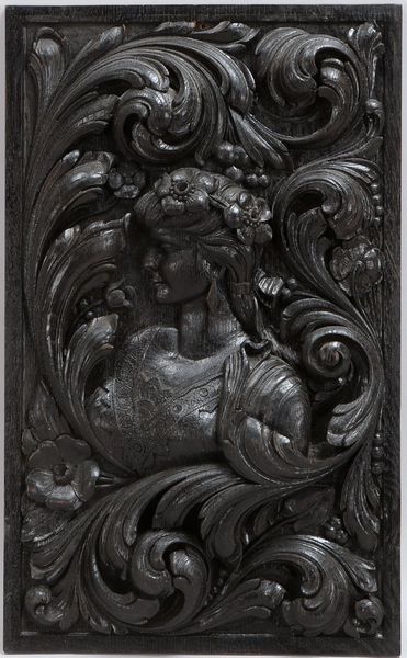 Holzschnitzerei (Jugendstil), 'Mädchenportrait'; Maße 56 x 34,5 cm