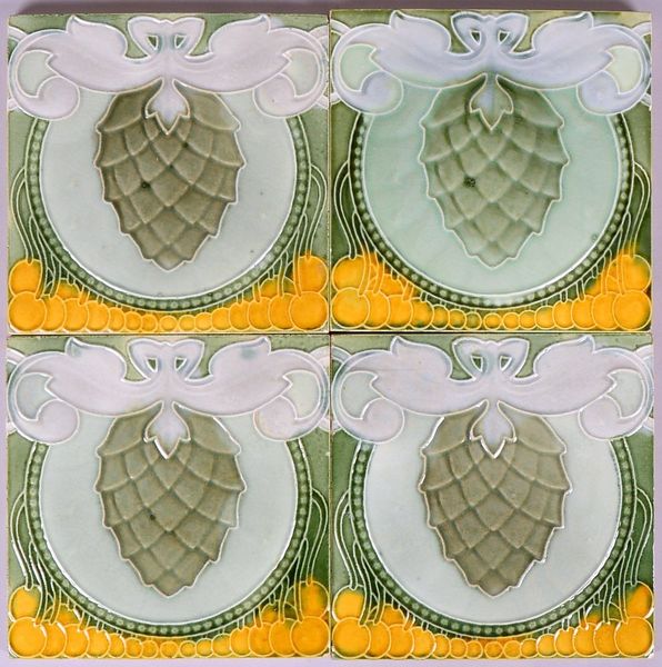 4 antike Jugendstil-Fliesen, flor. Reliefmotiv in Gelb-Grün, insges. gute Erhaltung